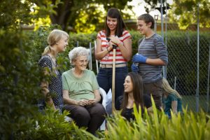 La jeunesse de l'Eglise a l'occasion de servir les autres lors de ses activités