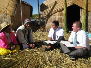 missionnaires-mormons-enseignant-evangile