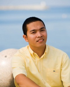 mormon-jeune-homme-portrait-reflechissant