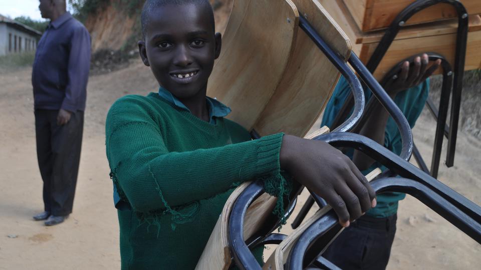 Kenya dons de chaises LDS Charities