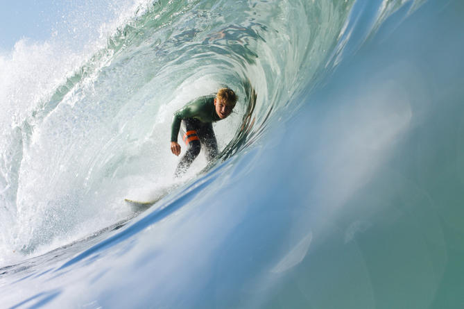 Jordy collins souhaite se consntruire une carrière dans le surf au niveau professionnel