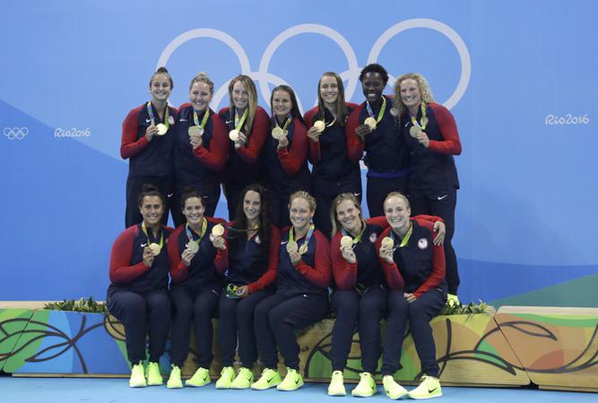 L'équipe de water polo féminin américaine a gagné une médaille en or lors des jeux olympiques de Rio 2016