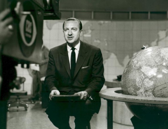 Walter Cronkite est une des célébrités qui a fait l'éloge des Mormons.