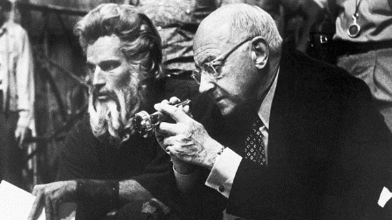 Cécile B. DeMille était un cinéaste, réalisateur du film "les 10 commandements" qui a rencontré David O. Mckay et qui tient les Mormons en grande estime.
