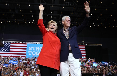 Hillary et Bill Clinton sont des personnages influents de la vie politique américaine et connaissent bien les Mormons.