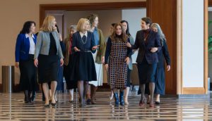 « Dans votre Église les femmes n’ont pas la prêtrise » – Ah bon ?