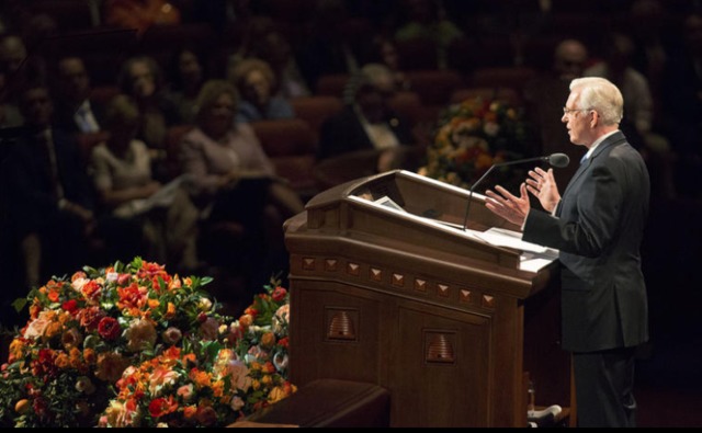 Photo d'Elder Christoffersen lors de son discours de conférence générale à la session du samedi après midi de la conférence générale