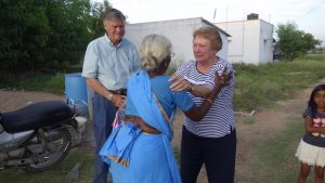 la mère biologique et la mère adoptive de Taj se rencontrent enfin. Pour l'enfant kidnappé en Inde c'est un grand jour de joie.
