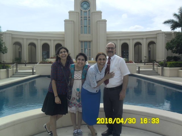 une famille muslmane iranienne s'est convertie au mormonisme et aime aller au temple