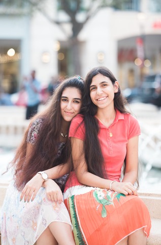 les deux filles de la famille musulmane iranienne qui se sont converties à l'Eglise de Jésus-Christ