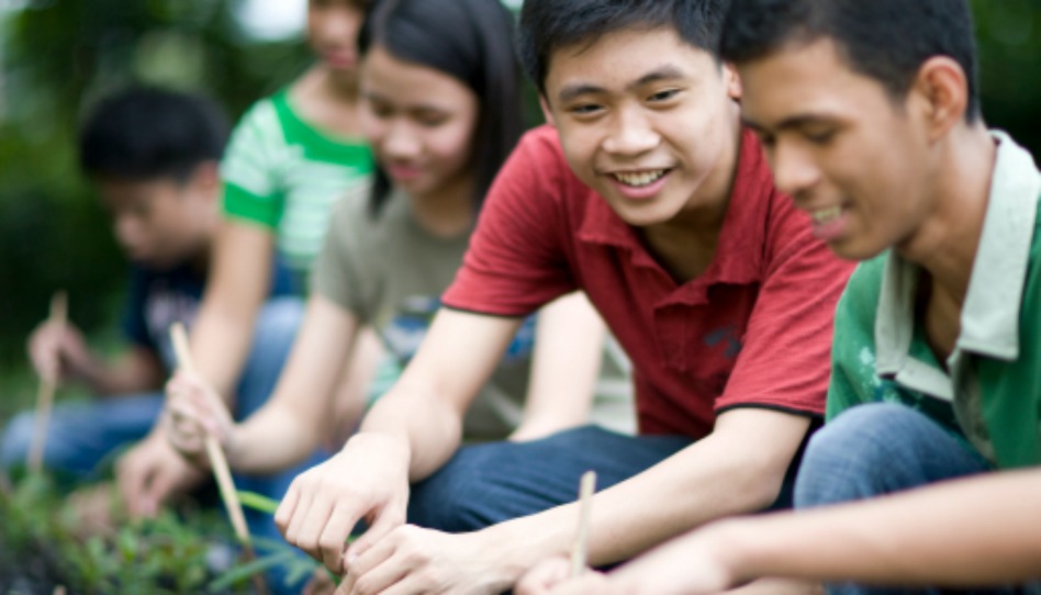s'entraider, aimer son prochain permet d'être heureux