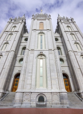 les temples ont des soleils, étoiles et lunes car ils sont symboliques