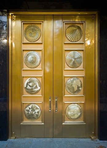 porte décorée du temple de Washington DC