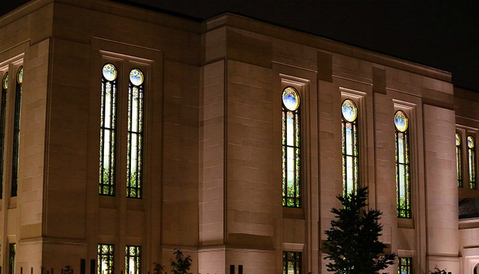 temple de Paris éclairé la nuit