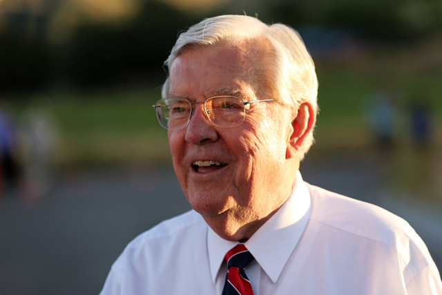 l'apôtre M Russell Ballard est descendant d'Hyrum Smith