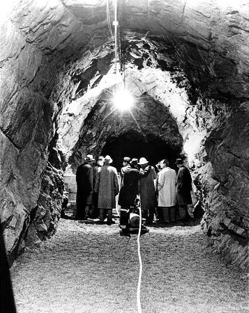 travaux d'excavation en janvier 1963