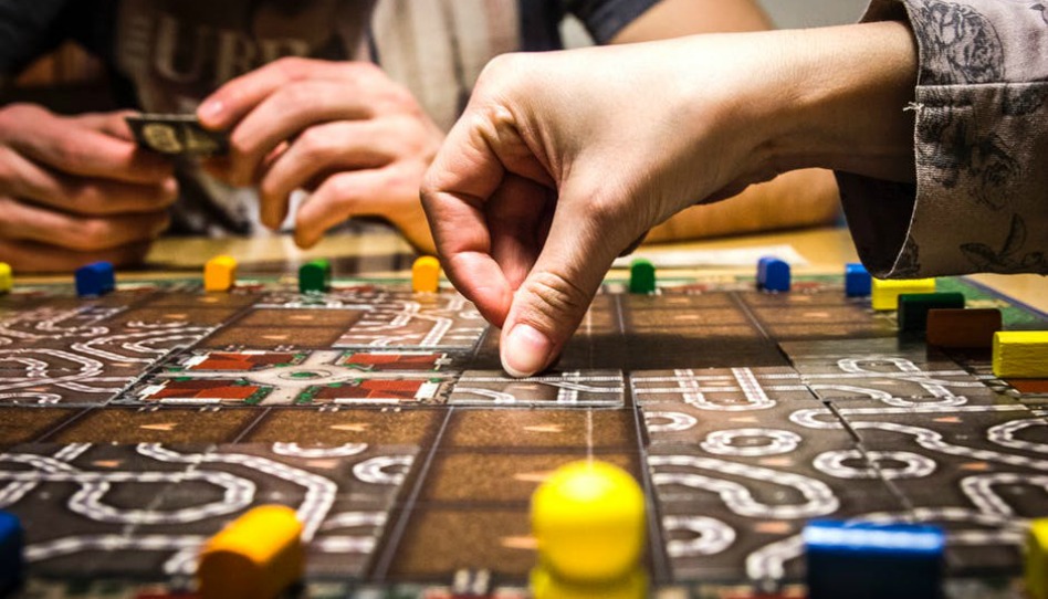jouez-vous aux jeux de société lors de vos soirées familiales?