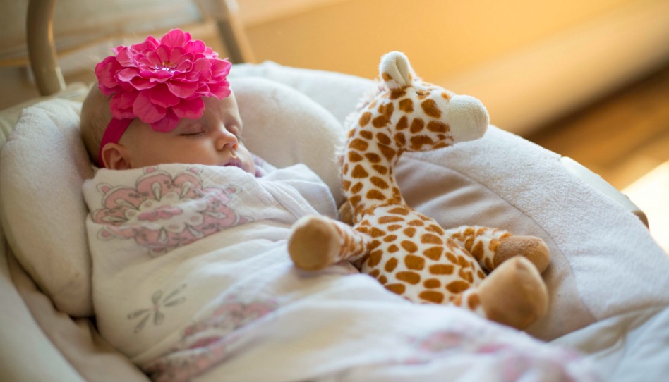 une petite fille qui dort: elle est une enfant de Dieu 