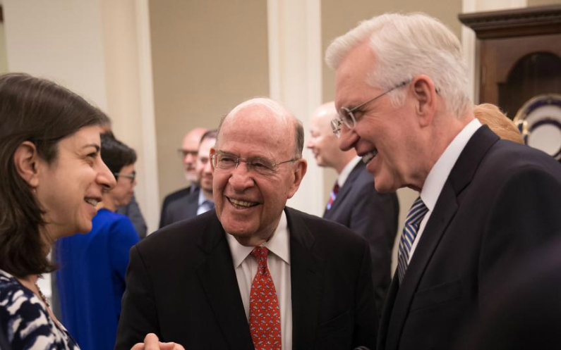 Elder Christofferson en compagnie de dirigeants juifs