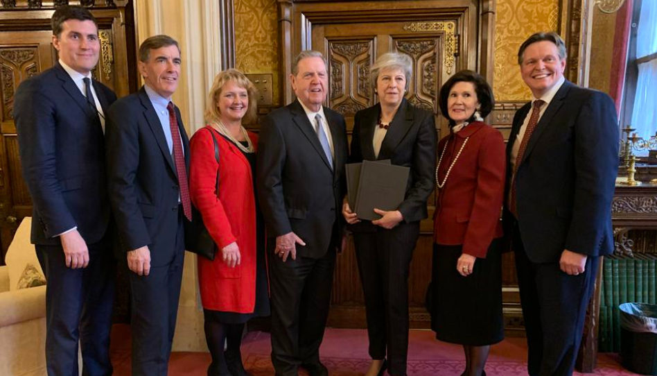 Elder Holland rencontre Theresa May
