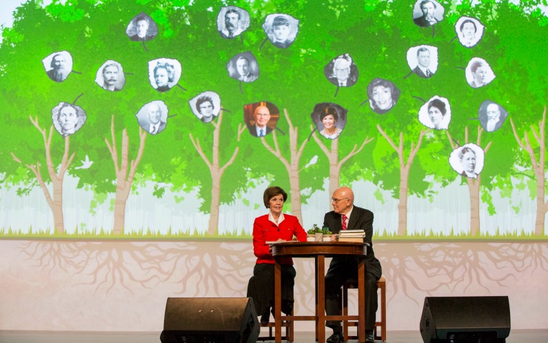 Elder et Sœur Oaks à RootsTech