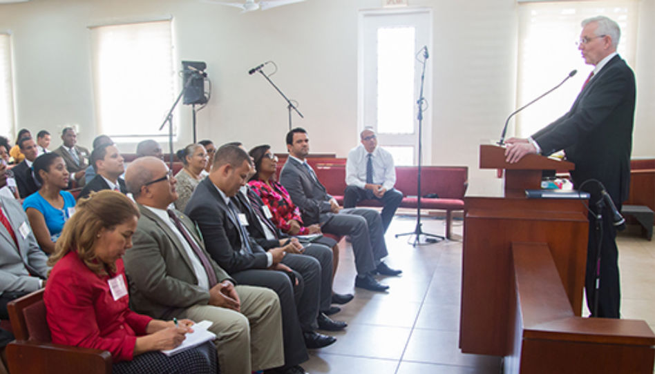 Elder Christofferson aux Caraïbes