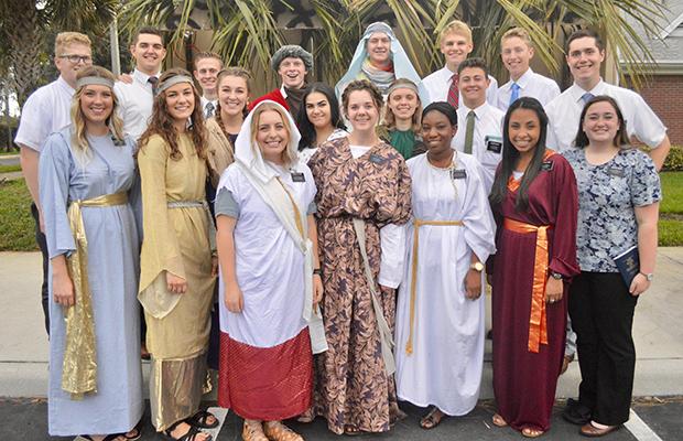 parade en Floride avec char à thème Nativité