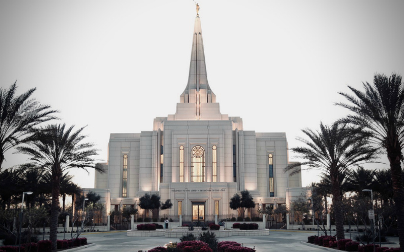 continuez à aller au temple