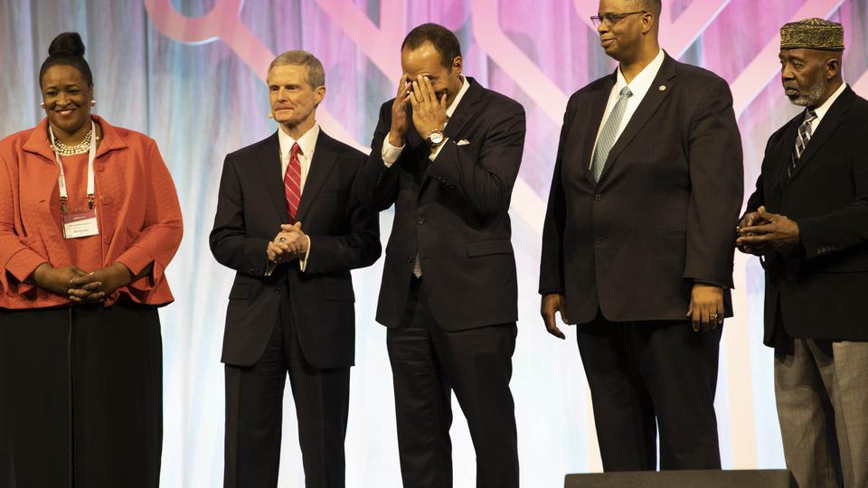 Elder Bednar a donné 2 millions de dollars à l'IAAM lors de la conférence RootsTech