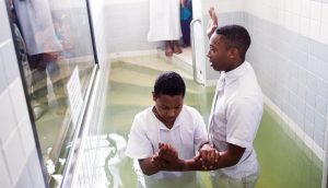 Le baptême dans l&rsquo;Église de Jésus-Christ : le guide complet pour être un invité parfait